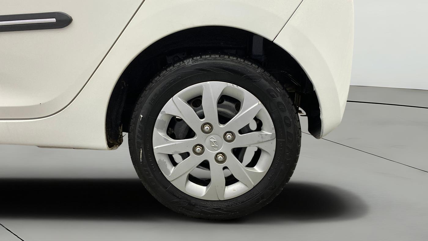 2018 Hyundai Eon SPORTZ, Petrol, Manual, 22,380 km, Left Rear Wheel