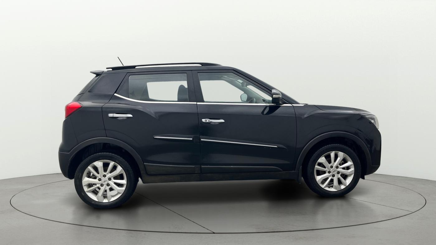 2019 Mahindra XUV300 W8 1.2 PETROL, Petrol, Manual, 55,445 km, Right Side View