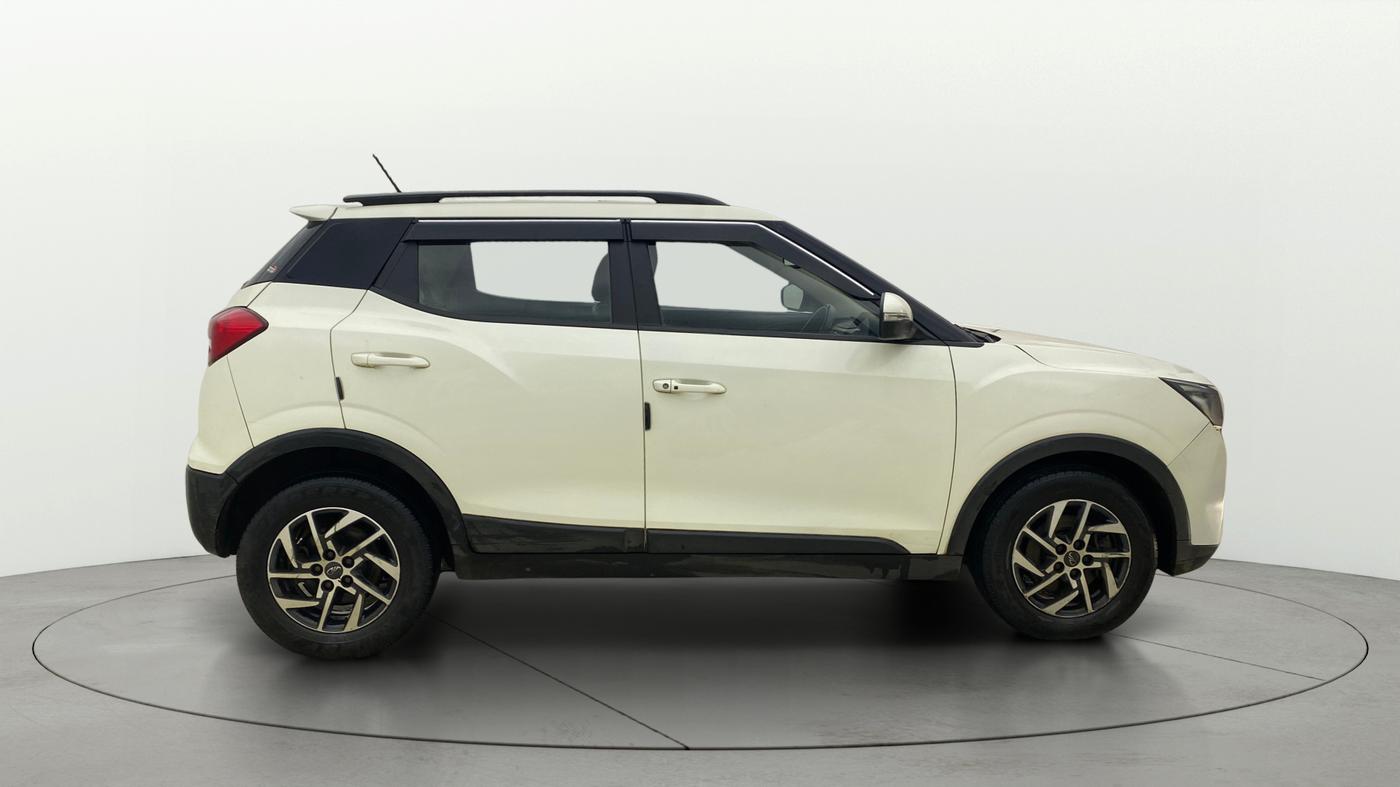 2022 Mahindra XUV300 W8 (O) 1.5 DIESEL AMT, Diesel, Automatic, 86,532 km, Right Side View