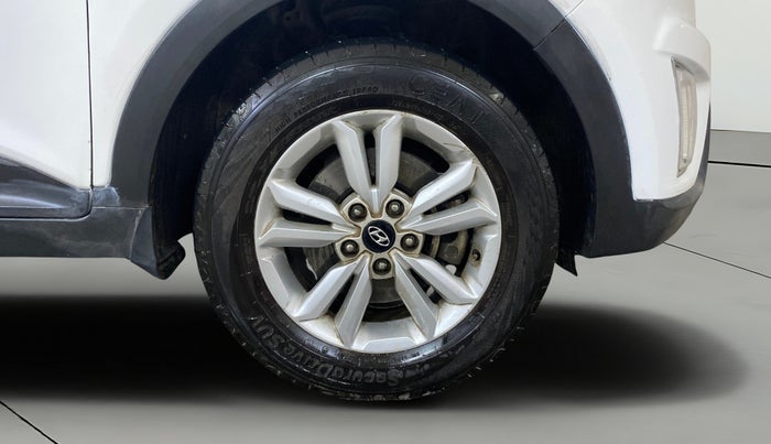 2016 Hyundai Creta SX PLUS 1.6 PETROL, Petrol, Manual, 1,05,447 km, Right Front Wheel