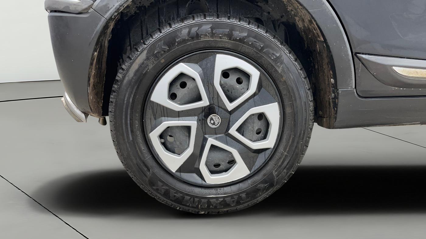 2021 Mahindra XUV300 W6 1.2 PETROL, Petrol, Manual, 1,18,178 km, Right Rear Wheel
