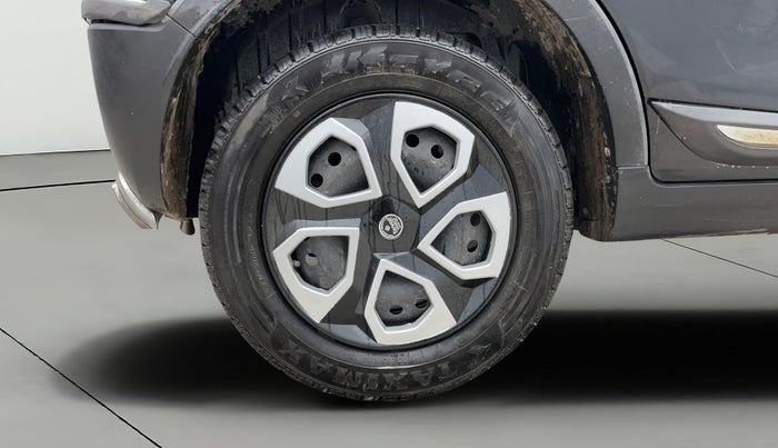 2021 Mahindra XUV300 W6 1.2 PETROL, Petrol, Manual, 1,18,148 km, Right Rear Wheel