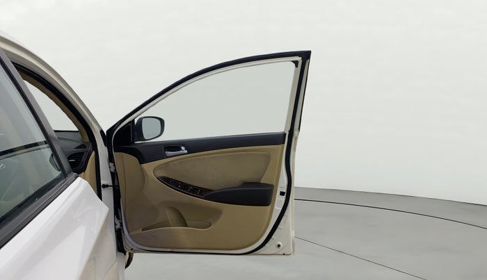 2015 Hyundai Verna FLUIDIC 1.6 CRDI S(O) 4S, Diesel, Manual, 99,607 km, RHS Front Door