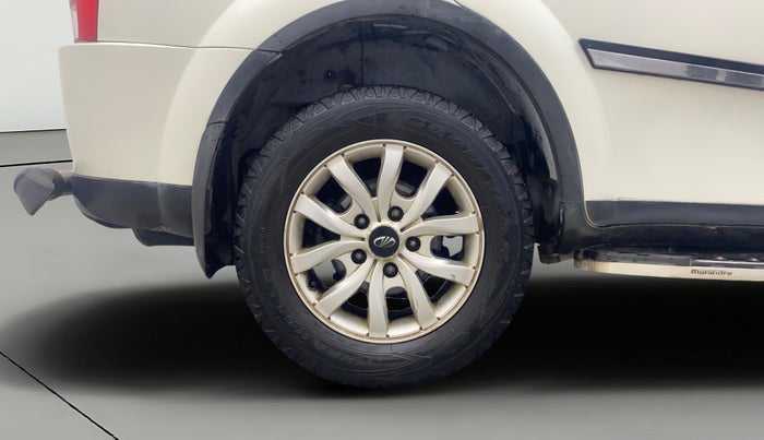 2016 Mahindra XUV500 W10 AT, Diesel, Automatic, 99,877 km, Right Rear Wheel