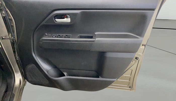 2019 Maruti New Wagon-R VXI 1.0 AMT, Petrol, Automatic, 79,193 km, Driver Side Door Panels Control