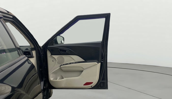 2022 Mahindra XUV300 W4 1.2 PETROL, Petrol, Manual, 38,721 km, RHS Front Door