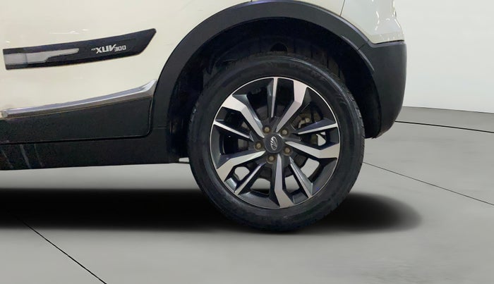 2021 Mahindra XUV300 W8 (O) 1.2 PETROL, Petrol, Manual, 67,600 km, Left Rear Wheel