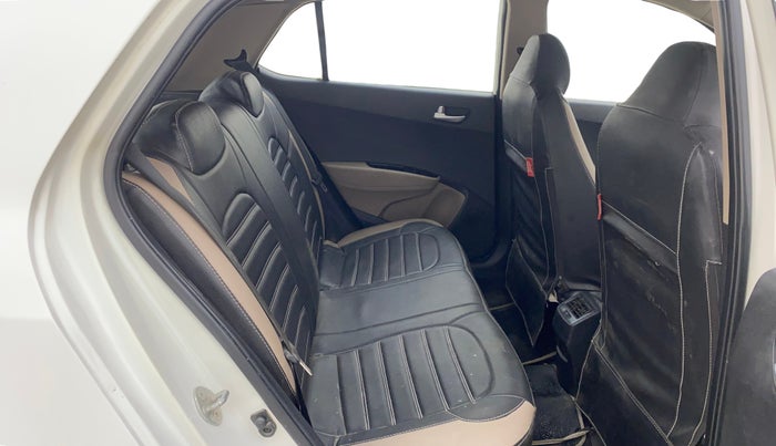 2017 Hyundai Grand i10 SPORTZ 1.2 KAPPA VTVT, CNG, Manual, 40,710 km, Right Side Rear Door Cabin