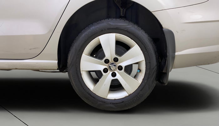 2017 Skoda Rapid AMBITION 1.6 MPI MT, Petrol, Manual, 84,228 km, Left Rear Wheel