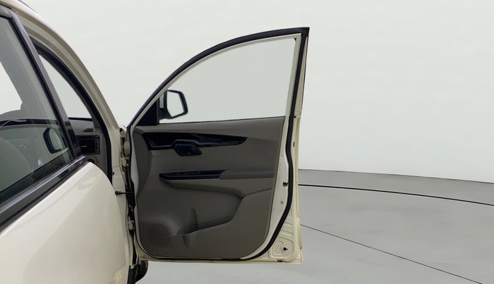 2017 Mahindra Kuv100 K6 PLUS 6 STR, Petrol, Manual, 1,23,281 km, RHS Front Door