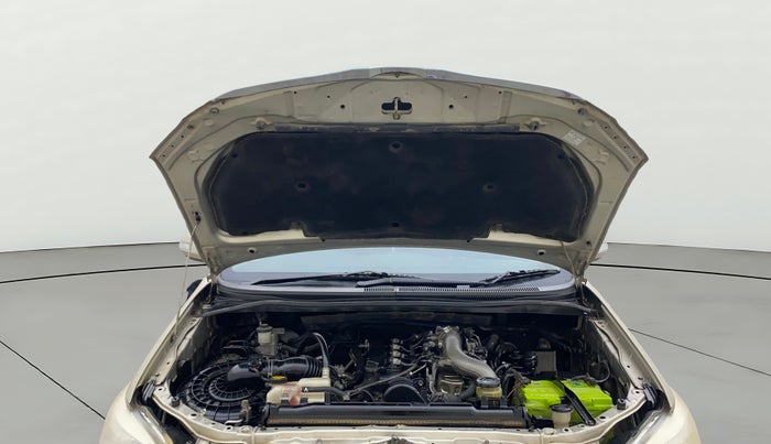 2015 Toyota Innova 2.5 VX 7 STR, Diesel, Manual, 94,717 km, Open Bonet