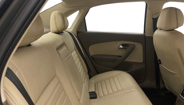 2016 Skoda Rapid AMBITION 1.6 MPI MT, Petrol, Manual, 82,089 km, Right Side Rear Door Cabin