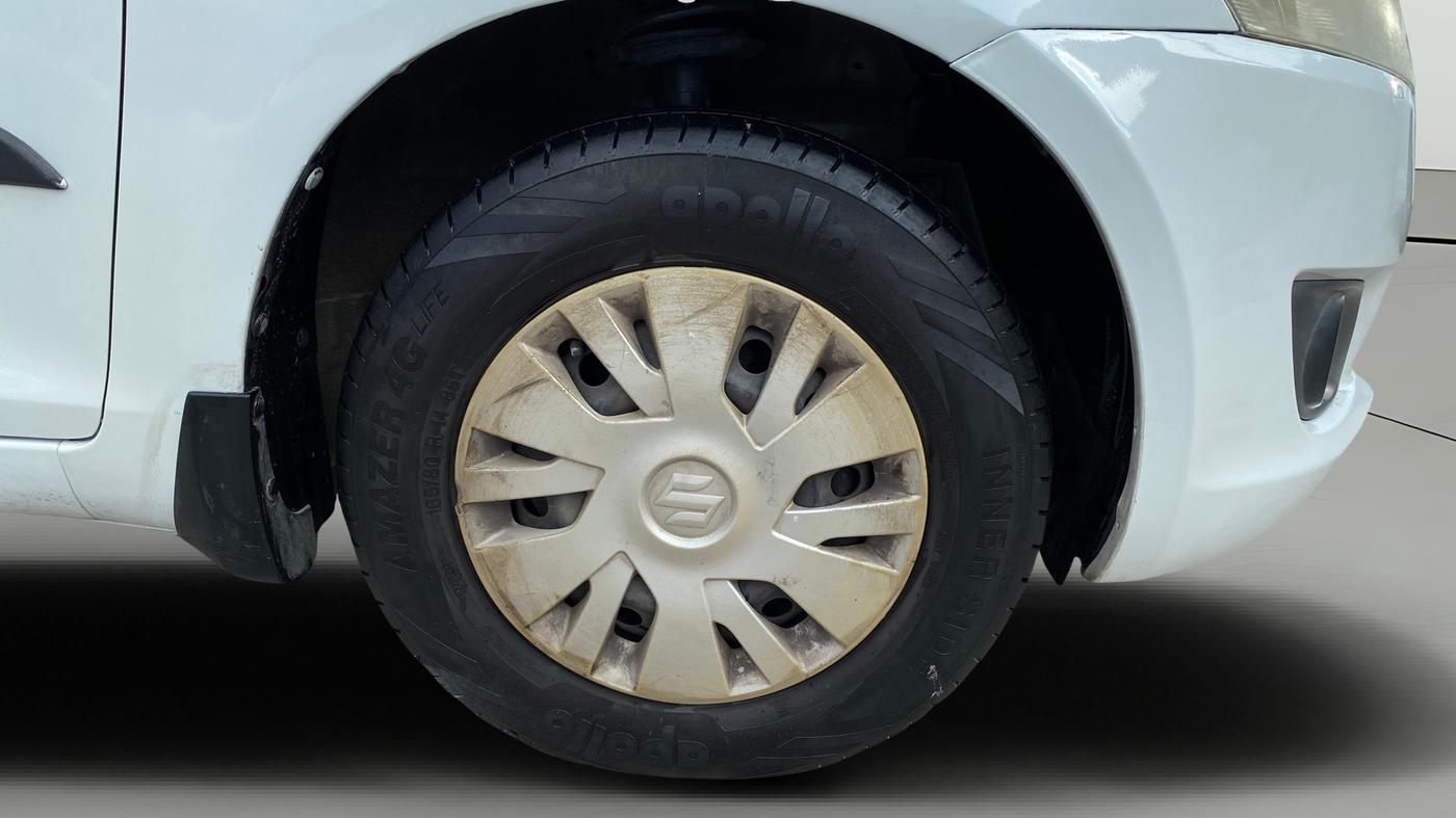 2014 Maruti Swift VXI, Petrol, Manual, 95,939 km, Right Front Wheel