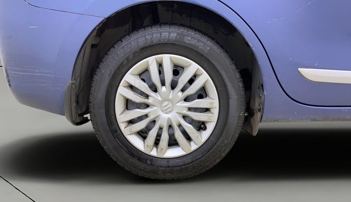 2017 Maruti Dzire VXI AMT, CNG, Automatic, 94,208 km, Right Rear Wheel