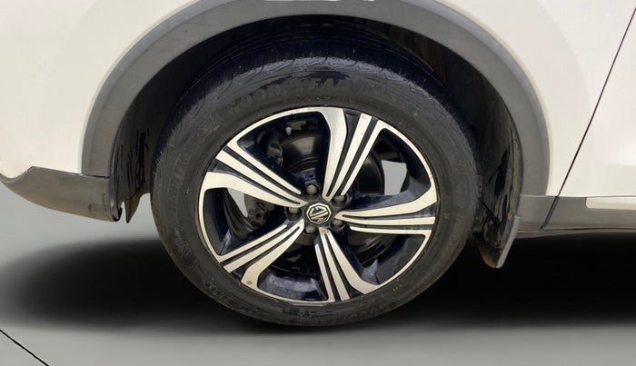 2022 MG ASTOR SAVVY 1.5 CVT S RED, Petrol, Automatic, 18,257 km, Left Front Wheel