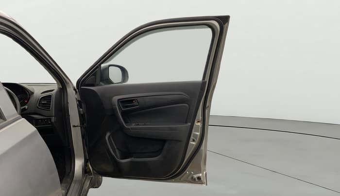 2020 Maruti Vitara Brezza LXI, Petrol, Manual, 48,553 km, RHS Front Door