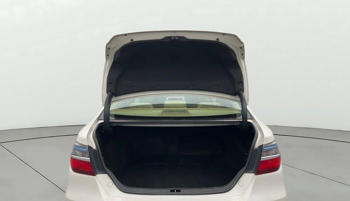 2016 Toyota Camry HYBRID, Hybrid, Automatic, 67,776 km, Boot Door Open