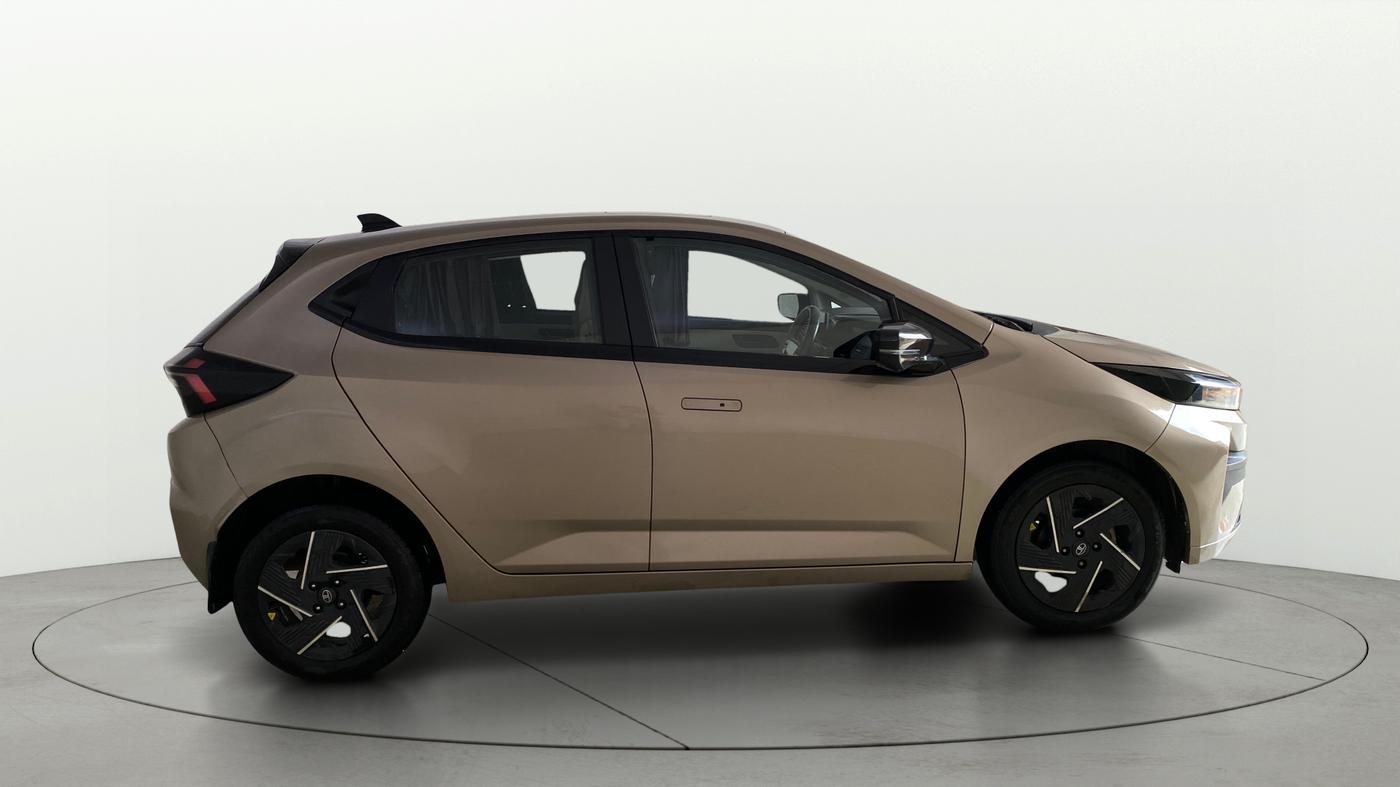 2025 Tata ALTROZ Accomplished Plus S Petrol 6DCT, Petrol, Automatic, 35,037 km, Right Side View