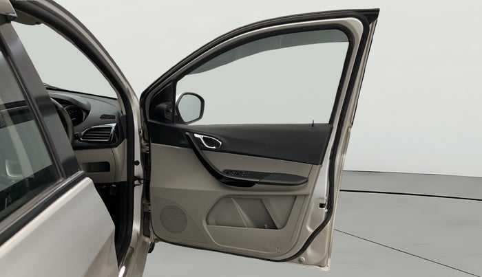 2017 Tata Tiago XZ PETROL, Petrol, Manual, 64,015 km, RHS Front Door