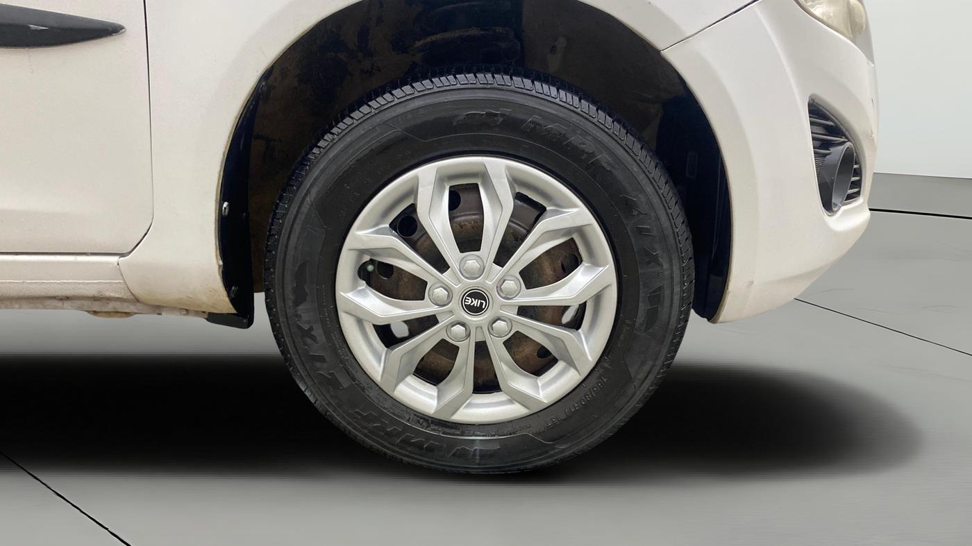 2015 Maruti Ritz VXI, Petrol, Manual, 46,076 km, Right Front Wheel