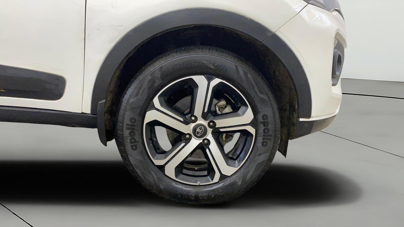 2023 Tata NEXON XZ PLUS DIESEL SUNROOF, Diesel, Manual, 46,616 km, Right Front Wheel