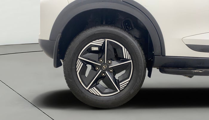 2023 Tata NEXON FEARLESS + SUNROOF DUAL TONE 1.2 PETROL, Petrol, Manual, 13,619 km, Right Rear Wheel