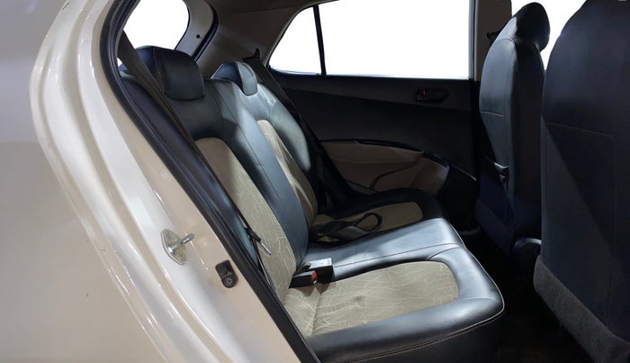 2015 Hyundai Grand i10 MAGNA 1.2 KAPPA VTVT, Petrol, Manual, 18,835 km, Right Side Rear Door Cabin