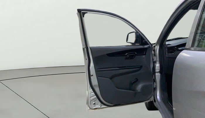 2018 Mahindra KUV 100 NXT K2 D 6S, Diesel, Manual, 68,448 km, LHS Front Door