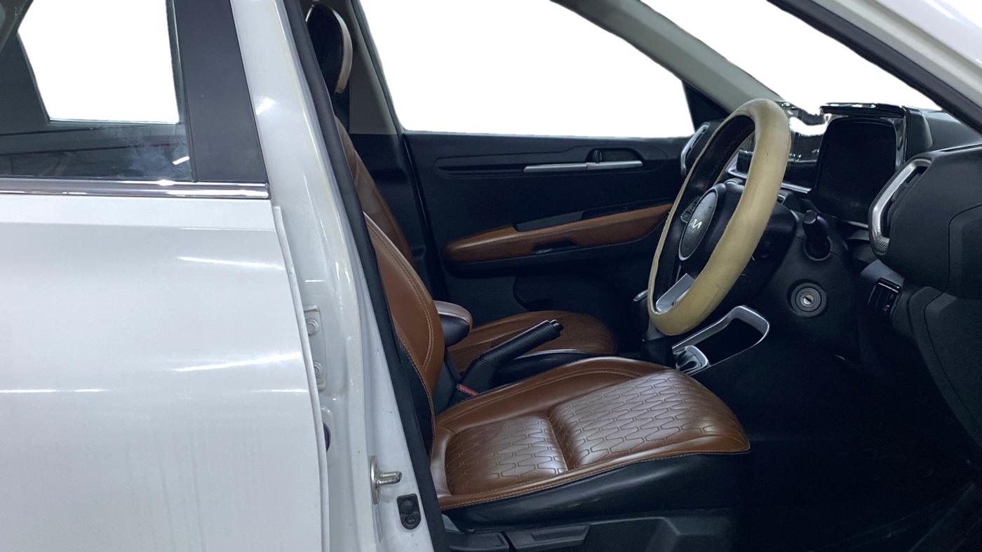 2022 KIA SONET HTK 1.5, Diesel, Manual, 58,854 km, Right Side Front Door Cabin