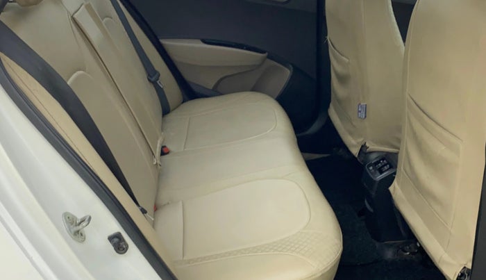 2016 Hyundai Xcent SX 1.2, Petrol, Manual, 1,12,065 km, Right Side Rear Door Cabin