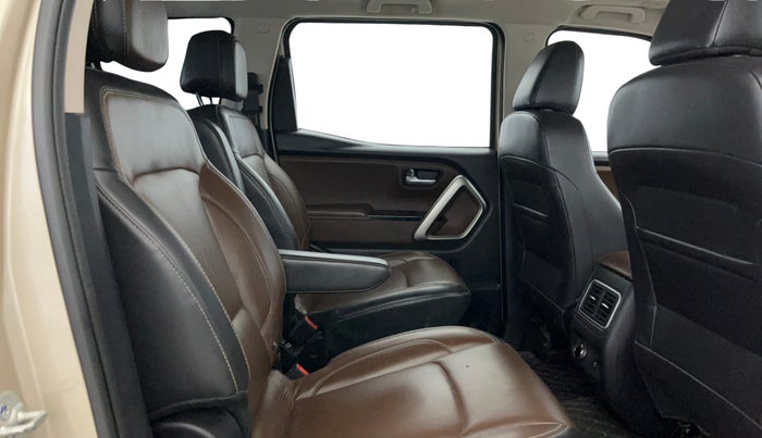 2022 Mahindra SCORPIO-N Z8 L PETROL AT 6 STR, Petrol, Automatic, 82,038 km, Right Side Rear Door Cabin