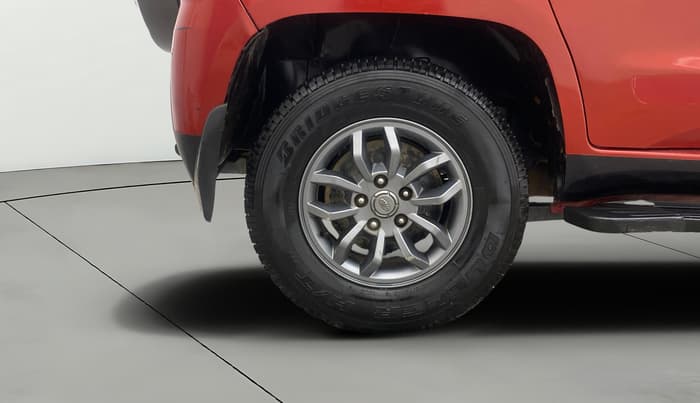 2018 Mahindra TUV300 T10 DUAL TONE, Diesel, Manual, 1,14,191 km, Right Rear Wheel