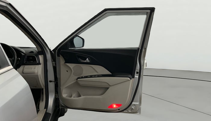 2021 Mahindra XUV300 W8 (O) 1.5 DIESEL, Diesel, Manual, 74,257 km, RHS Front Door
