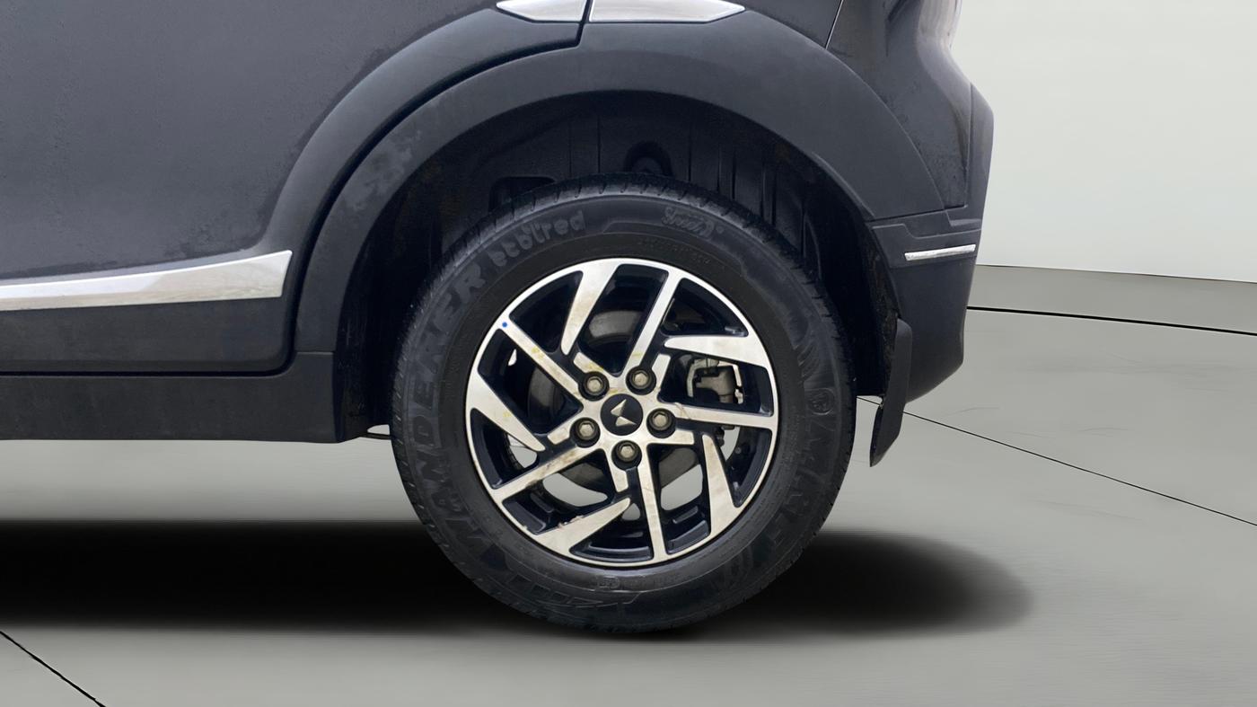 2025 Mahindra XUV 3XO AX5 1.2 L TCMPFI AT, Petrol, Automatic, 13,681 km, Left Rear Wheel