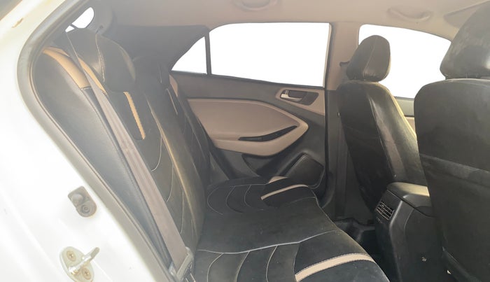 2015 Hyundai Elite i20 MAGNA 1.4 CRDI, Diesel, Manual, 1,42,570 km, Right Side Rear Door Cabin