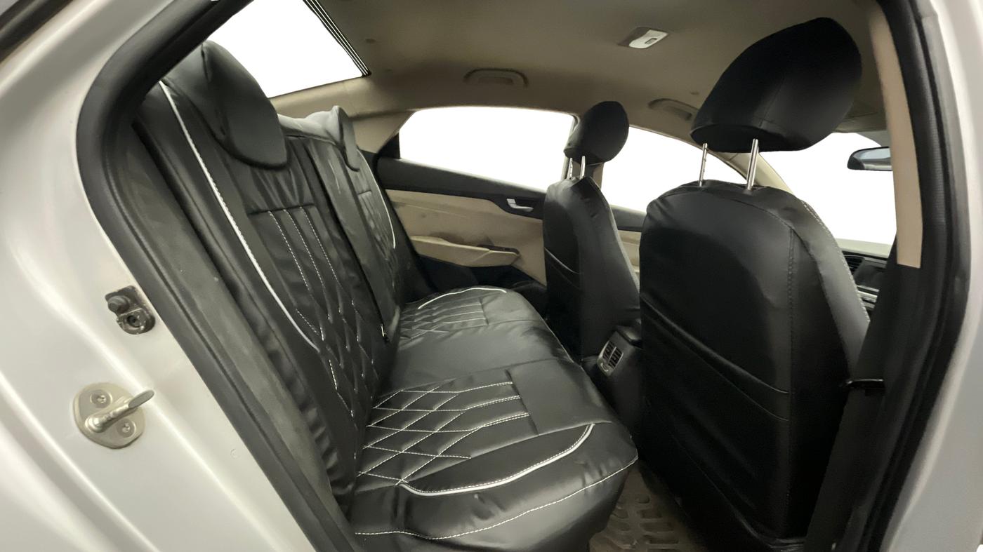 2017 Hyundai Verna 1.6 EX VTVT AT, Petrol, Automatic, 86,858 km, Right Side Rear Door Cabin