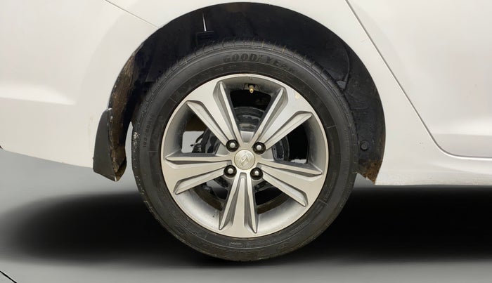 2018 Hyundai Verna 1.6 VTVT SX O, Petrol, Manual, 95,937 km, Right Rear Wheel