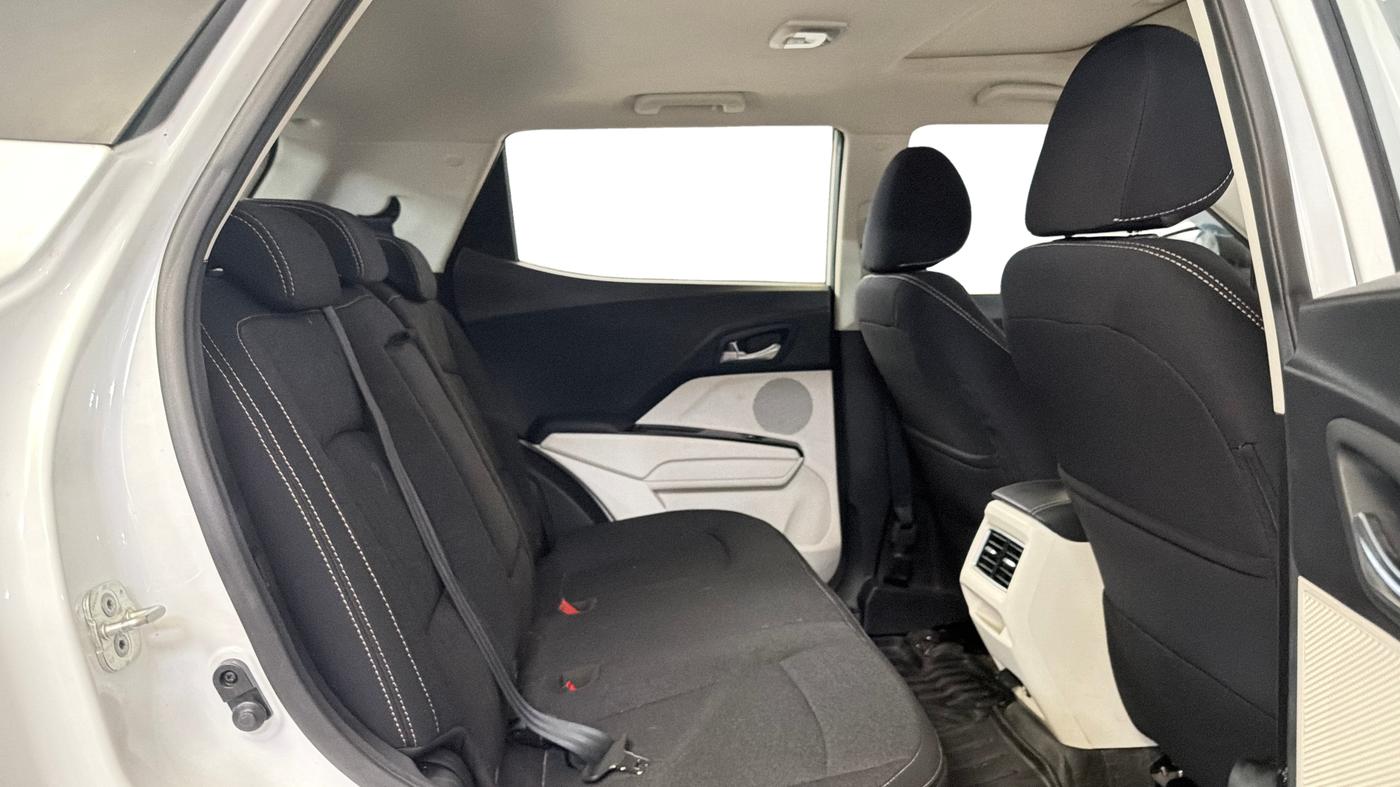 2025 Mahindra XUV 3XO AX5 1.2 L TCMPFi, Petrol, Manual, 5,026 km, Right Side Rear Door Cabin