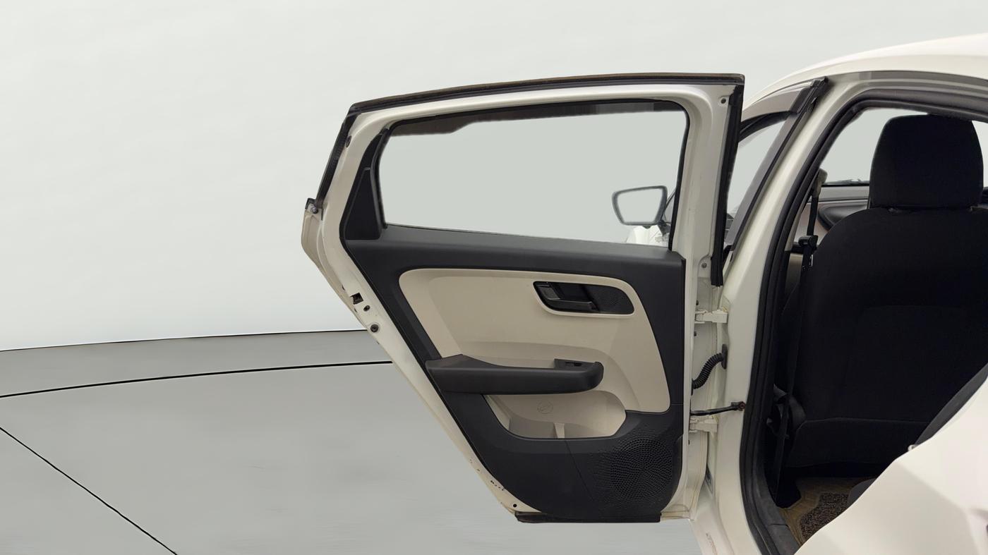 2022 Tata ALTROZ XMA PLUS PETROL, Petrol, Manual, 77,101 km, LHS Rear Door