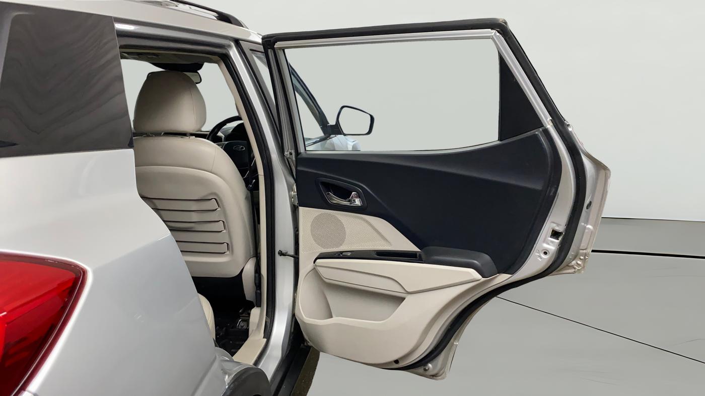 2019 Mahindra XUV300 W8 (O) 1.2 PETROL, Petrol, Manual, 61,868 km, RHS Rear Door