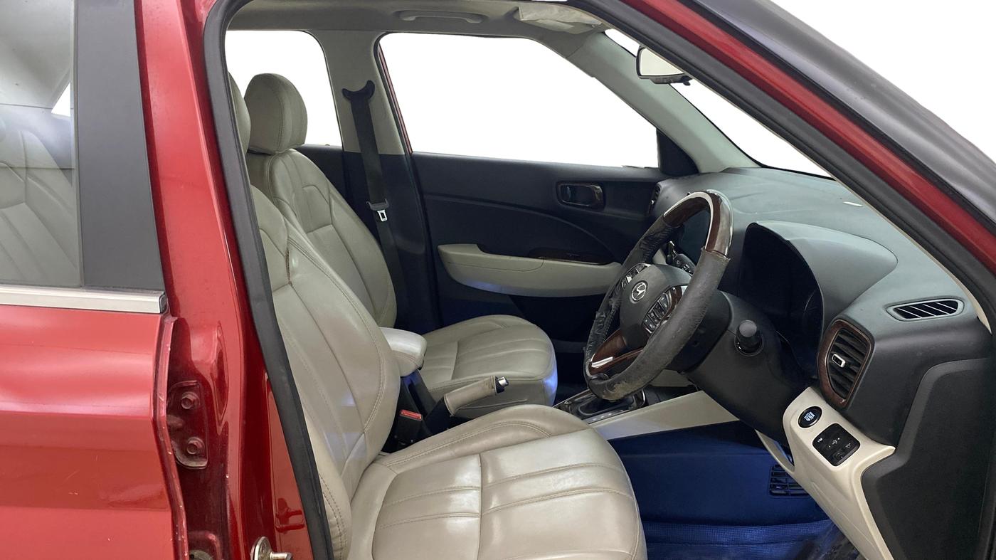 2020 Hyundai VENUE SX PLUS 1.0 TURBO DCT, Petrol, Automatic, 1,04,187 km, Right Side Front Door Cabin