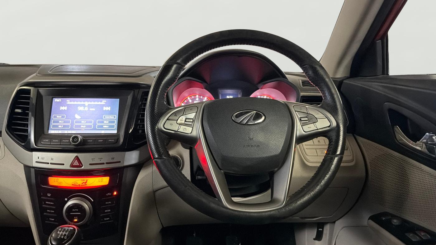 2019 Mahindra XUV300 W8 1.2 PETROL, Petrol, Manual, 1,06,801 km, Steering Wheel Close Up