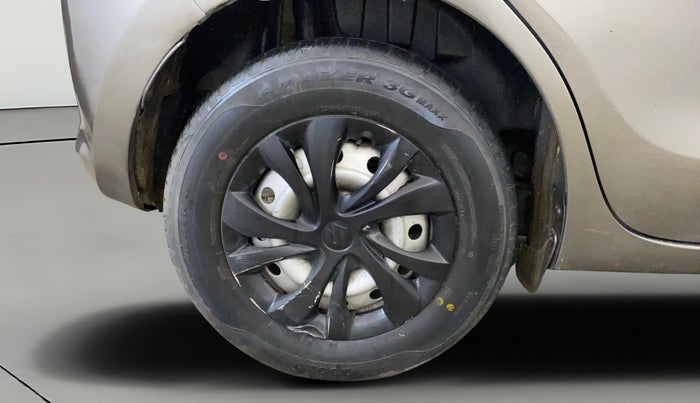 2019 Maruti Swift LXI, CNG, Manual, 69,834 km, Right Rear Wheel