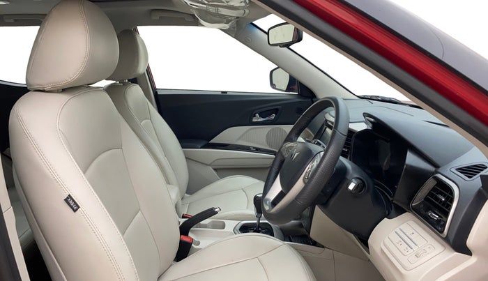 2023 Mahindra XUV300 W8 (O) 1.5 DIESEL AMT, Diesel, Automatic, 63,752 km, Right Side Front Door Cabin
