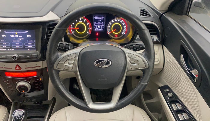 2021 Mahindra XUV300 W8 1.2 PETROL, Petrol, Manual, 62,330 km, Steering Wheel Close Up