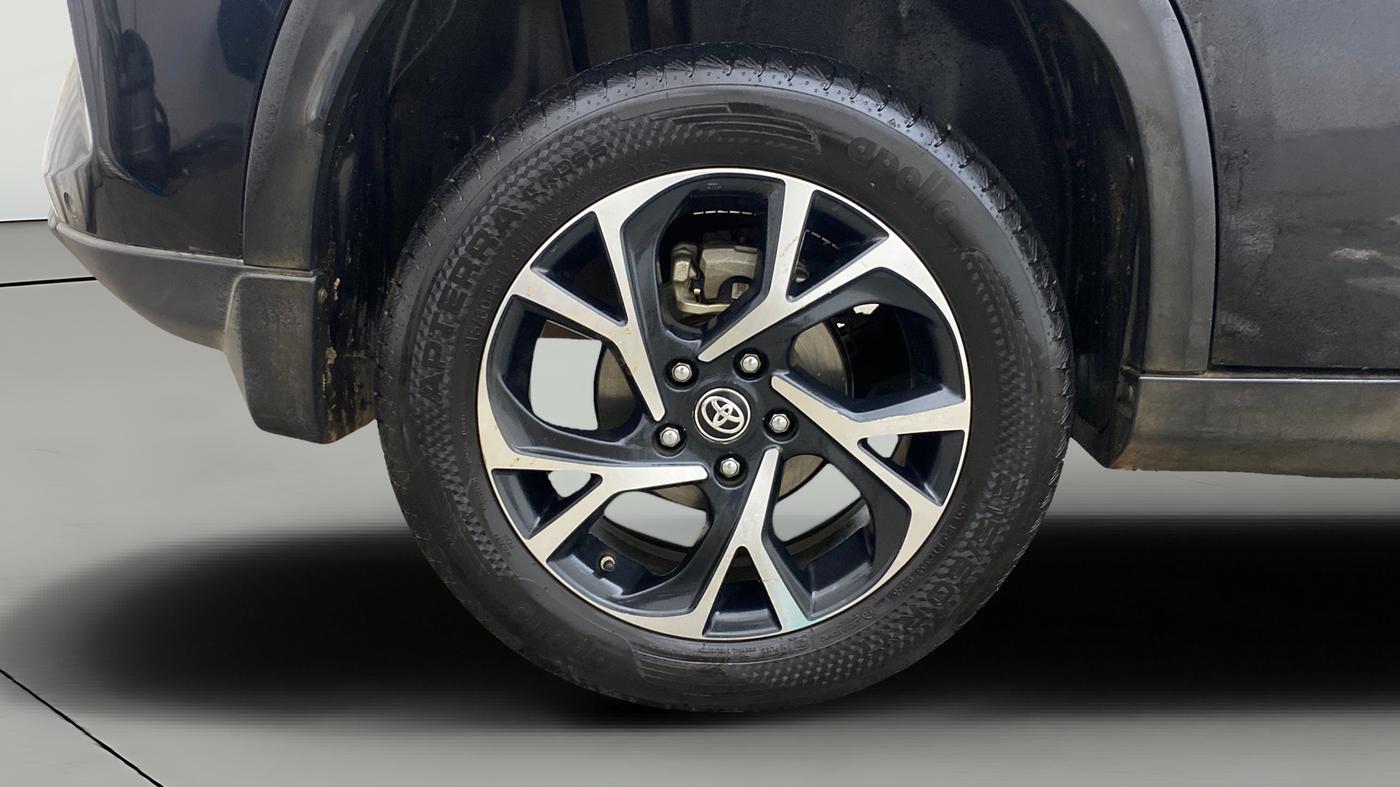 2022 Toyota URBAN CRUISER HYRYDER V HYBRID, Hybrid, Automatic, 1,08,490 km, Right Rear Wheel