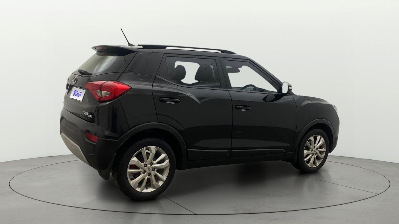 2020 Mahindra XUV300 W8 1.5 DIESEL, Diesel, Manual, 93,468 km, Right Back Diagonal