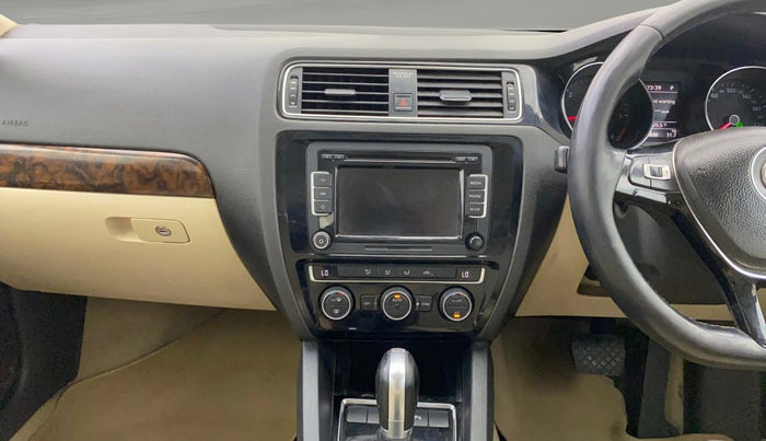 2015 Volkswagen Jetta HIGHLINE TDI AT, Diesel, Automatic, 1,18,810 km, Air Conditioner