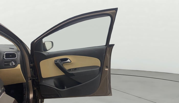 2016 Volkswagen Ameo HIGHLINE1.5L, Diesel, Manual, 1,21,509 km, RHS Front Door