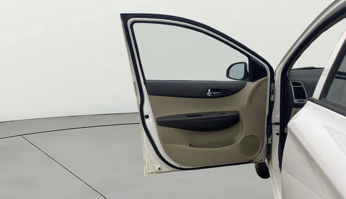 2014 Hyundai i20 SPORTZ 1.4 CRDI, Diesel, Manual, 77,055 km, LHS Front Door